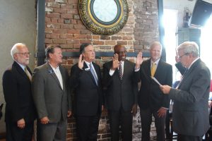 Photo of Bartow County Commissioner Steve Taylor leading the oath to board members.