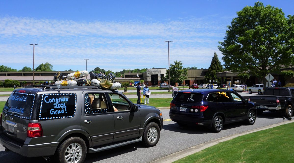 Cars in line at CTC Drive Through Graduation on North Metro Campus