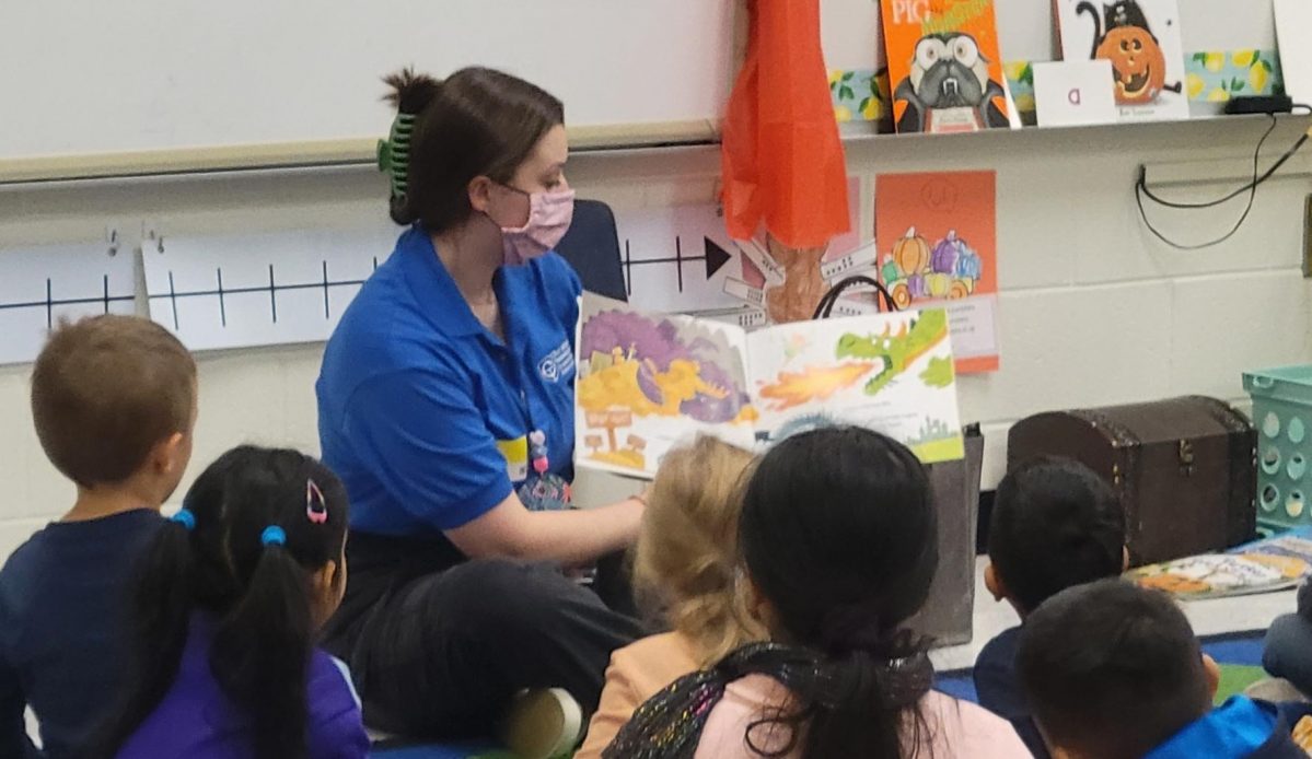 Chatt Tech OTA student reads to elementary school class